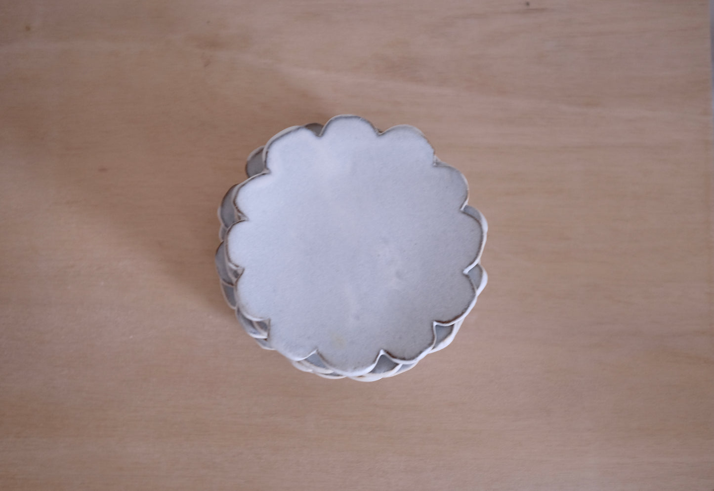 Scalloped dessert plates — satin white