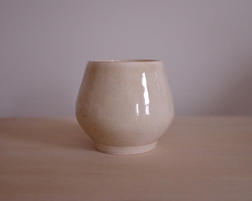 Low vase — glossy sand