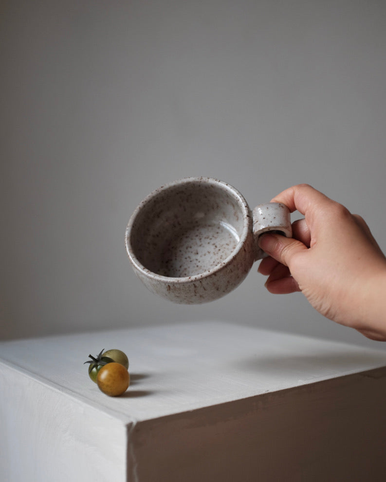 Cup with handle — speckled cream