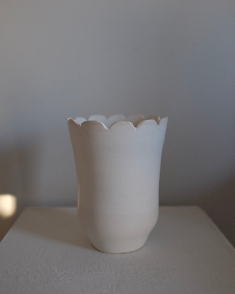 Scalloped vase — satin white
