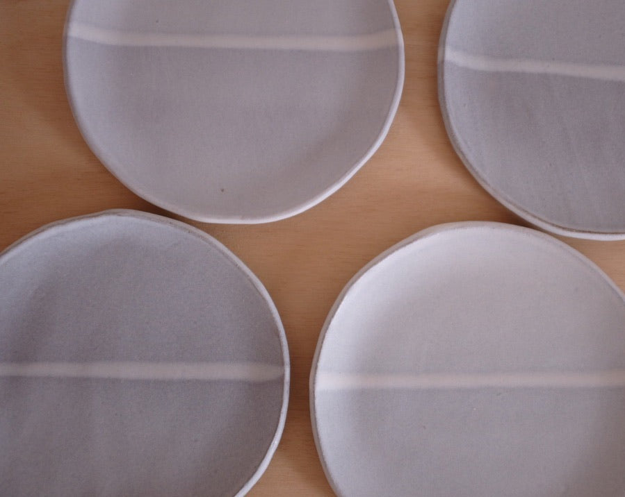 Half dipped plate — satin white (medium)