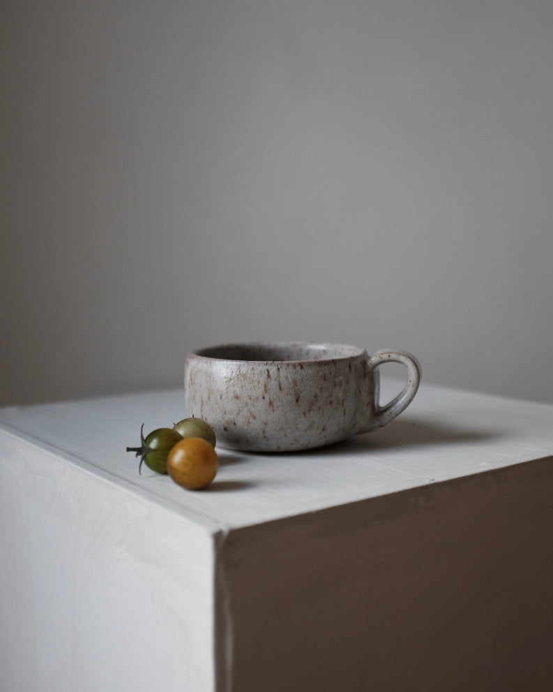 Cup with handle — speckled cream