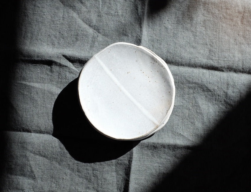 Half dipped plate — satin white (small)