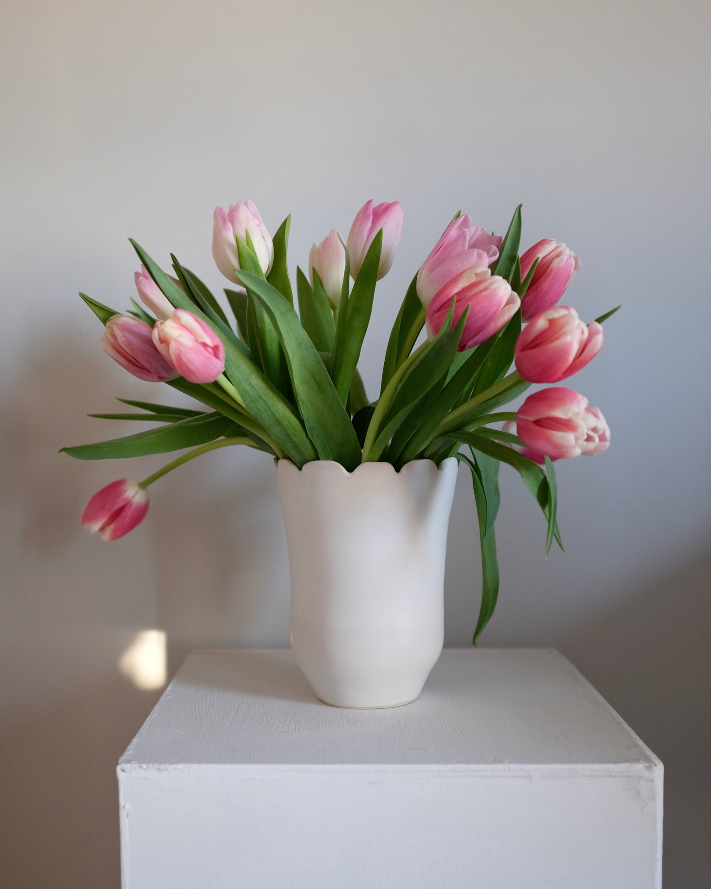 Scalloped vase — satin white