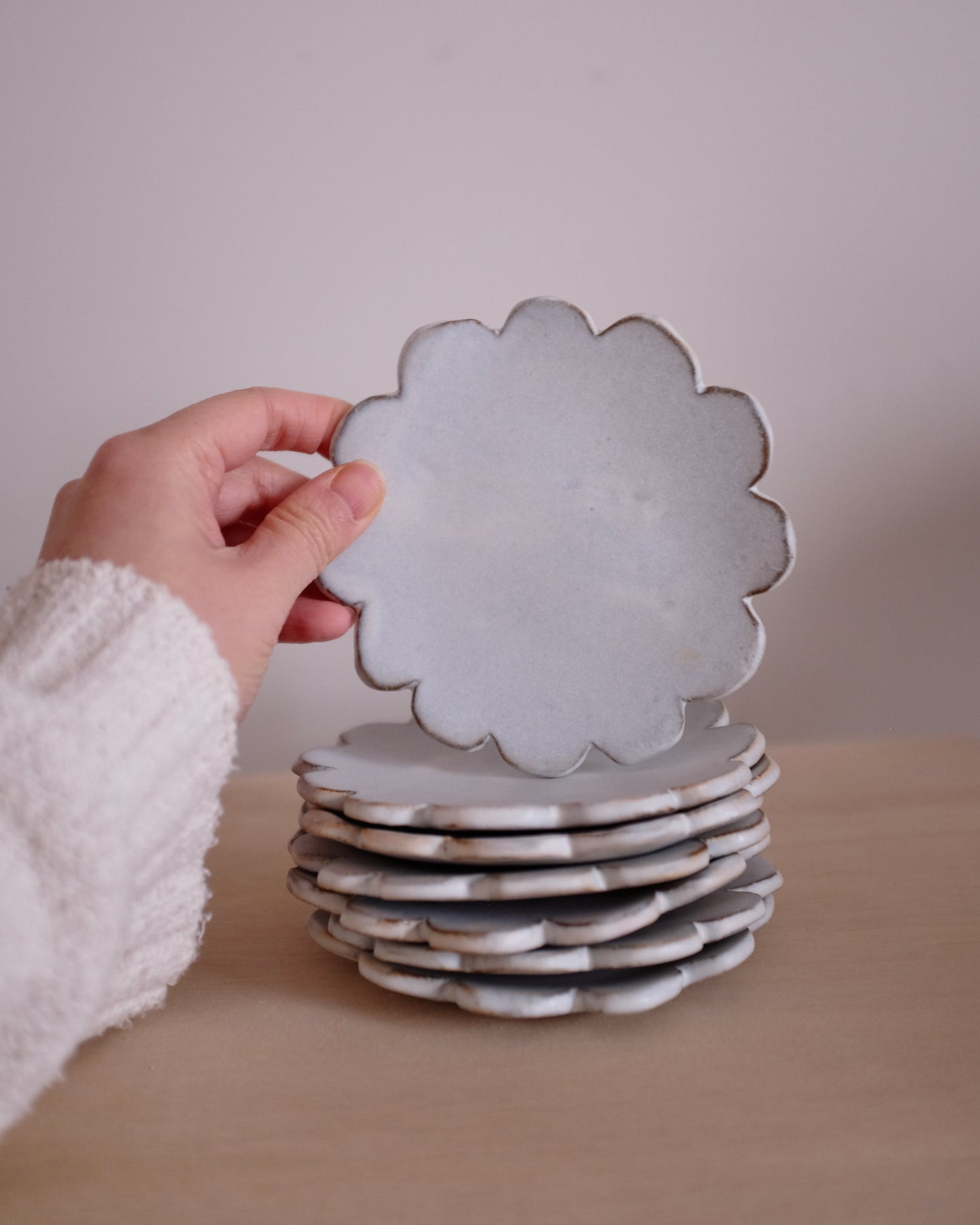 Scalloped dessert plates — satin white