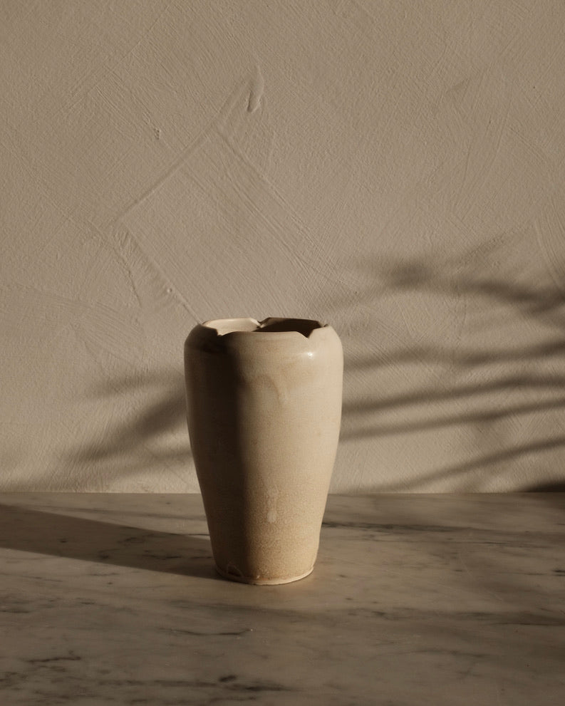 Scalloped vase — cream