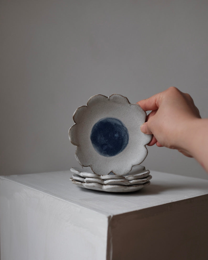 Scalloped dessert plates — flower