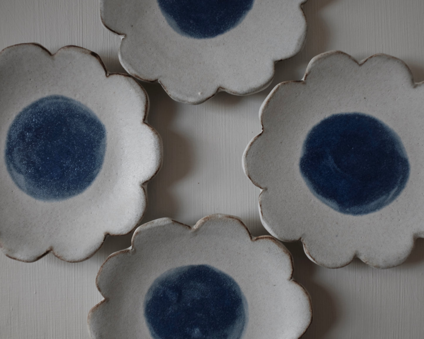 Scalloped dessert plates — flower