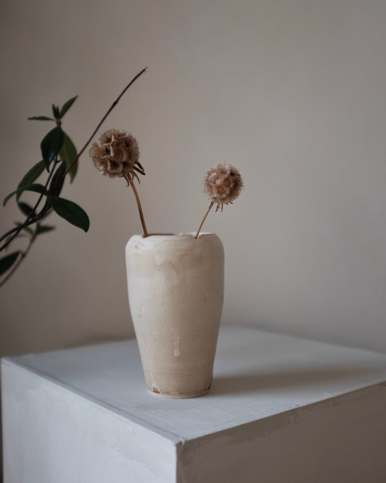 Scalloped vase — cream
