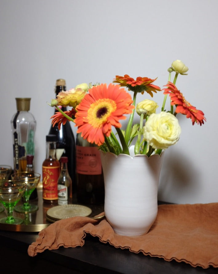 Scalloped vase — satin white