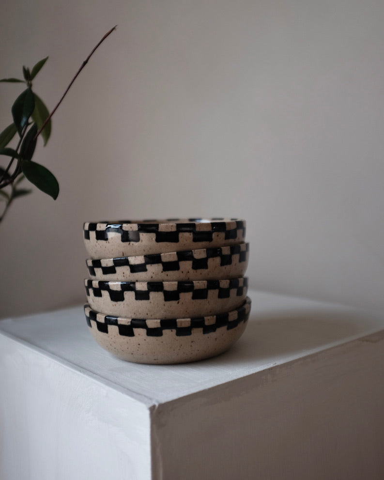 Snack bowl — checkered rim