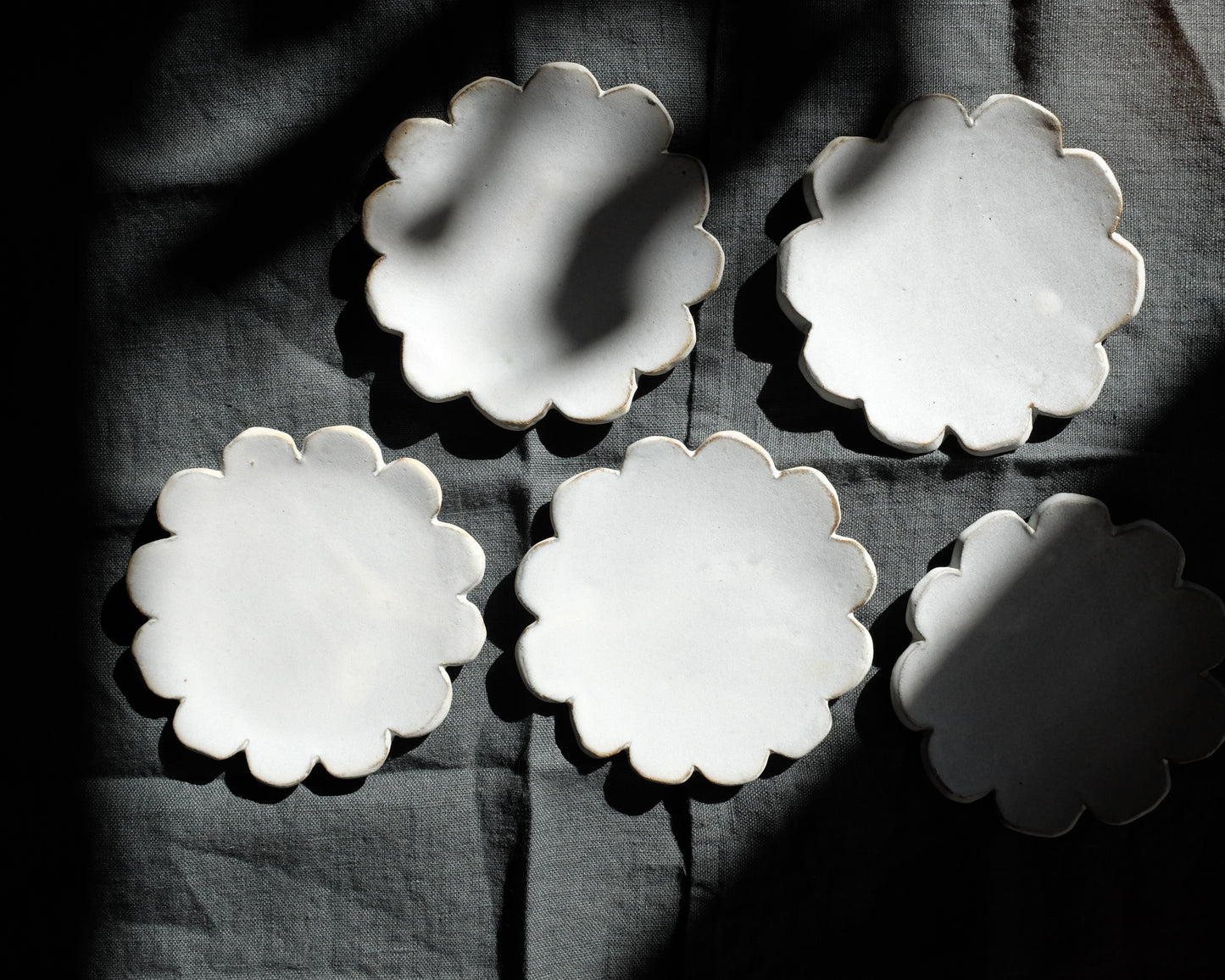 Scalloped dessert plates — satin white